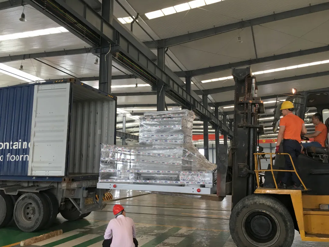 项目发货|线上赌博appQT6全自动砌块成型机生产线发货乌拉圭，助力市政建设！