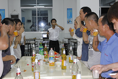 线上赌博app举办八月份员工生日聚餐活动