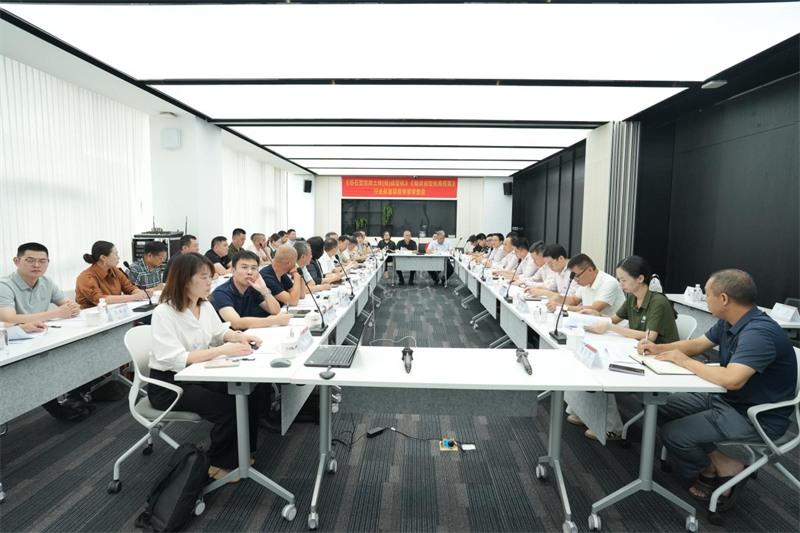 从制造到“智”造：线上赌博app股份举办《仿石型混凝土砖（板）成型机》《砌块成型机用模具》行业标准项目专家审查会