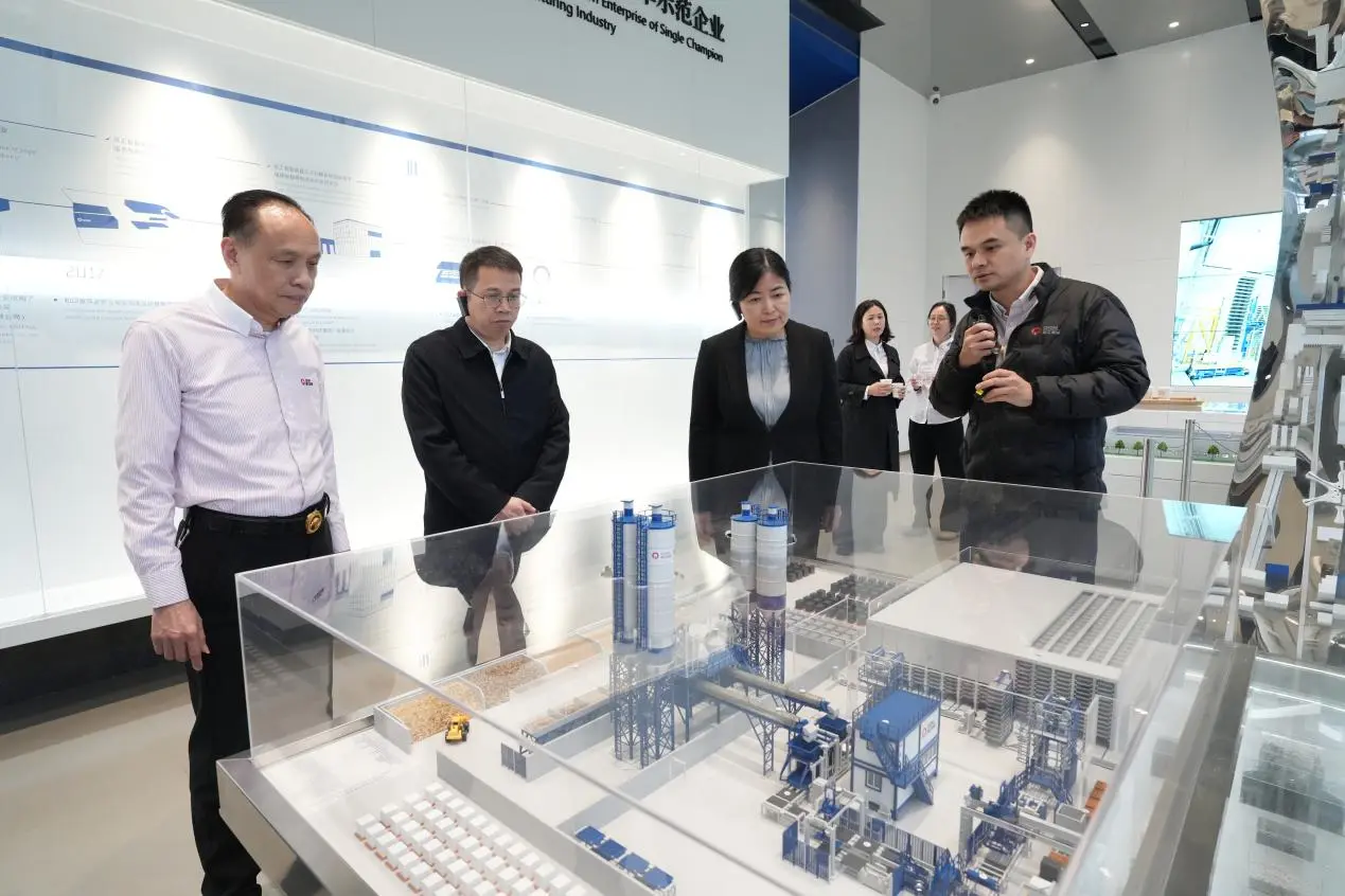 国家发改委民营局领导走进线上赌博app股份 考察智能制造与绿色发展